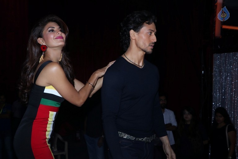 Tiger Shroff at Jhalak Dikhhla Jaa Sets - 6 / 32 photos