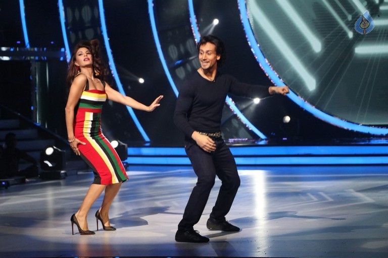 Tiger Shroff at Jhalak Dikhhla Jaa Sets - 21 / 32 photos