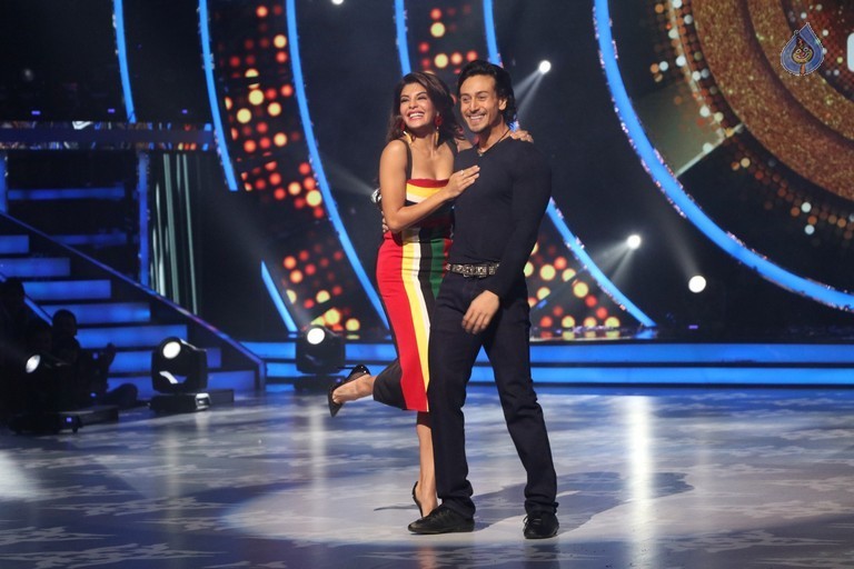 Tiger Shroff at Jhalak Dikhhla Jaa Sets - 28 / 32 photos