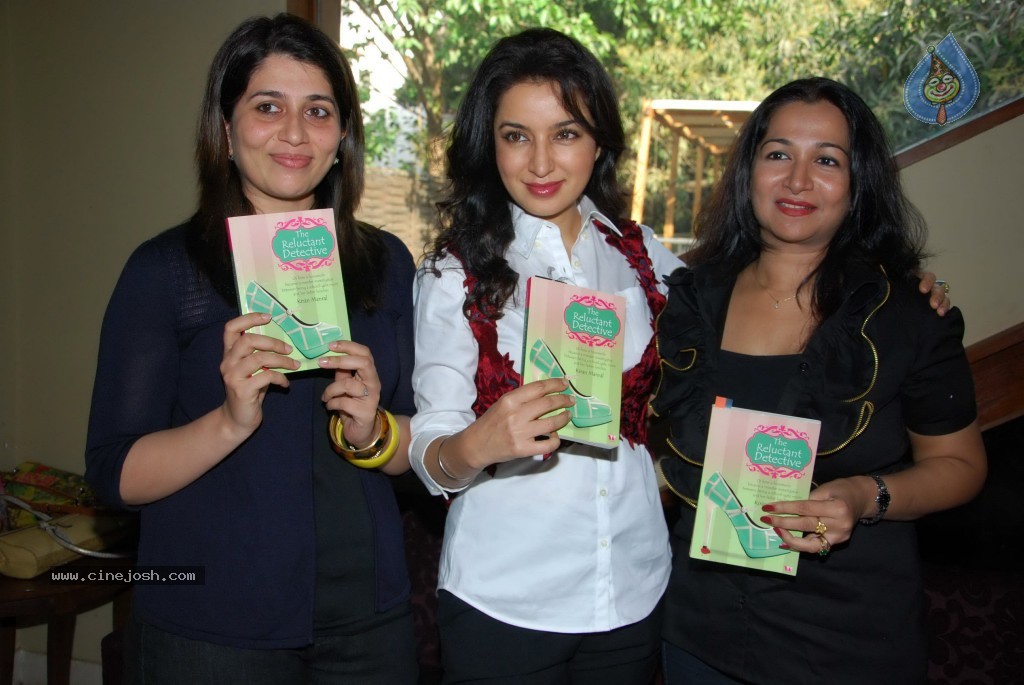 Tisca Chopra at Kiran Manral Book Launch - 7 / 23 photos