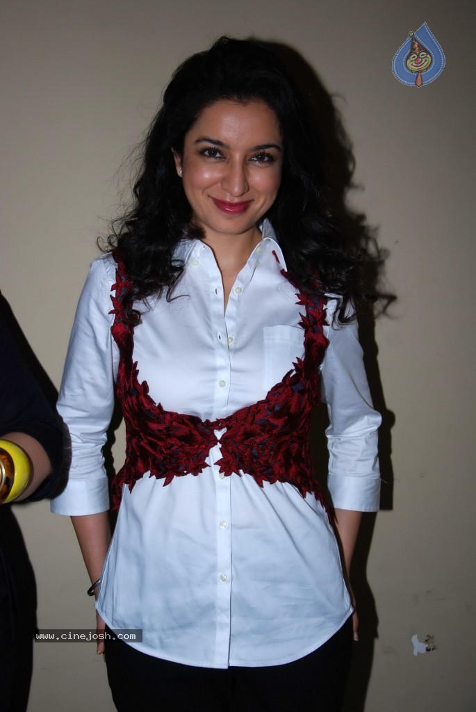 Tisca Chopra at Kiran Manral Book Launch - 12 / 23 photos