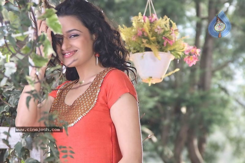 Toh Baat Pakki Movie Stills - 9 / 16 photos