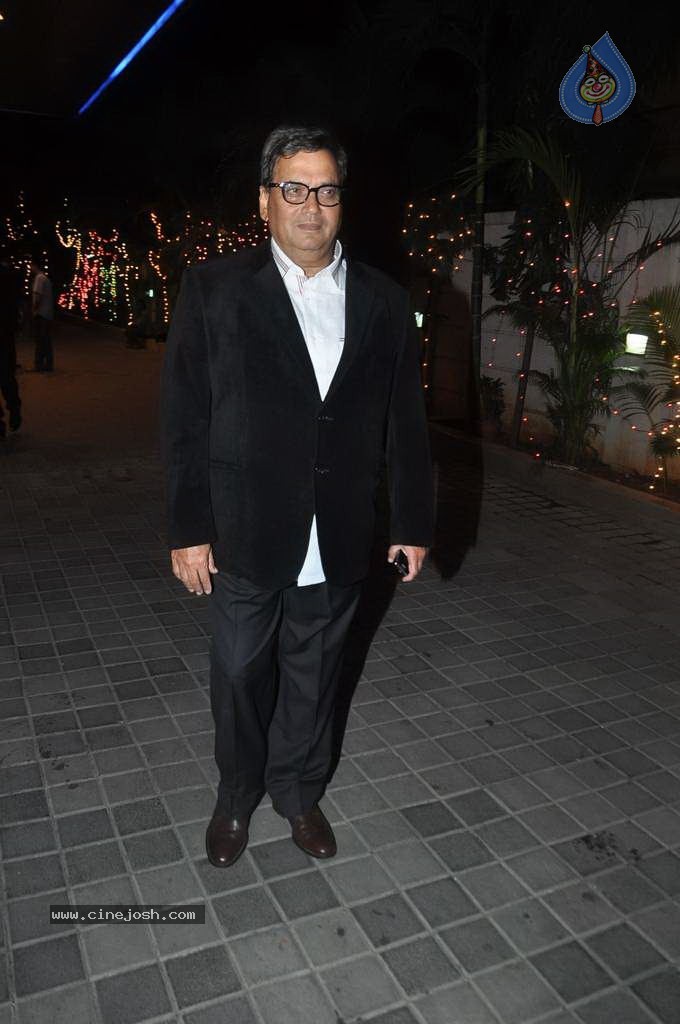 Top Bolly Celebs at Subhash Ghai Party - 67 / 142 photos