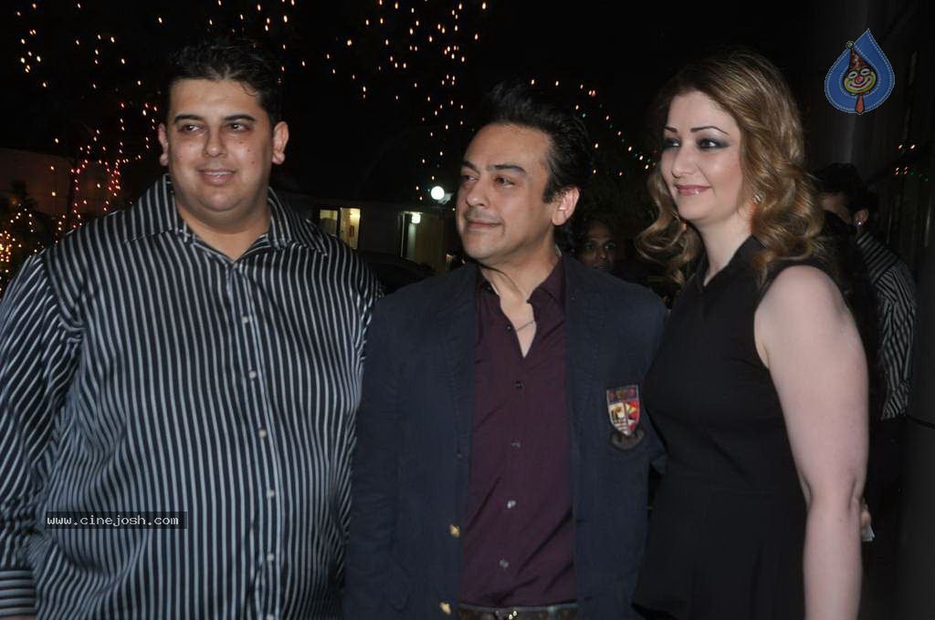 Top Bolly Celebs at Subhash Ghai Party - 105 / 142 photos