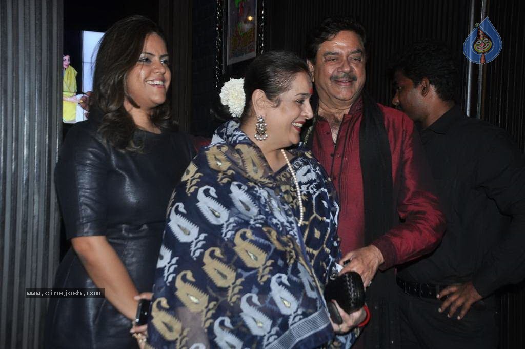 Top Bolly Celebs at Subhash Ghai Party - 111 / 142 photos