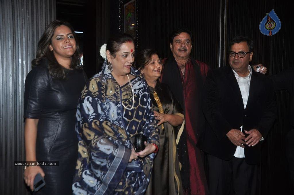 Top Bolly Celebs at Subhash Ghai Party - 122 / 142 photos