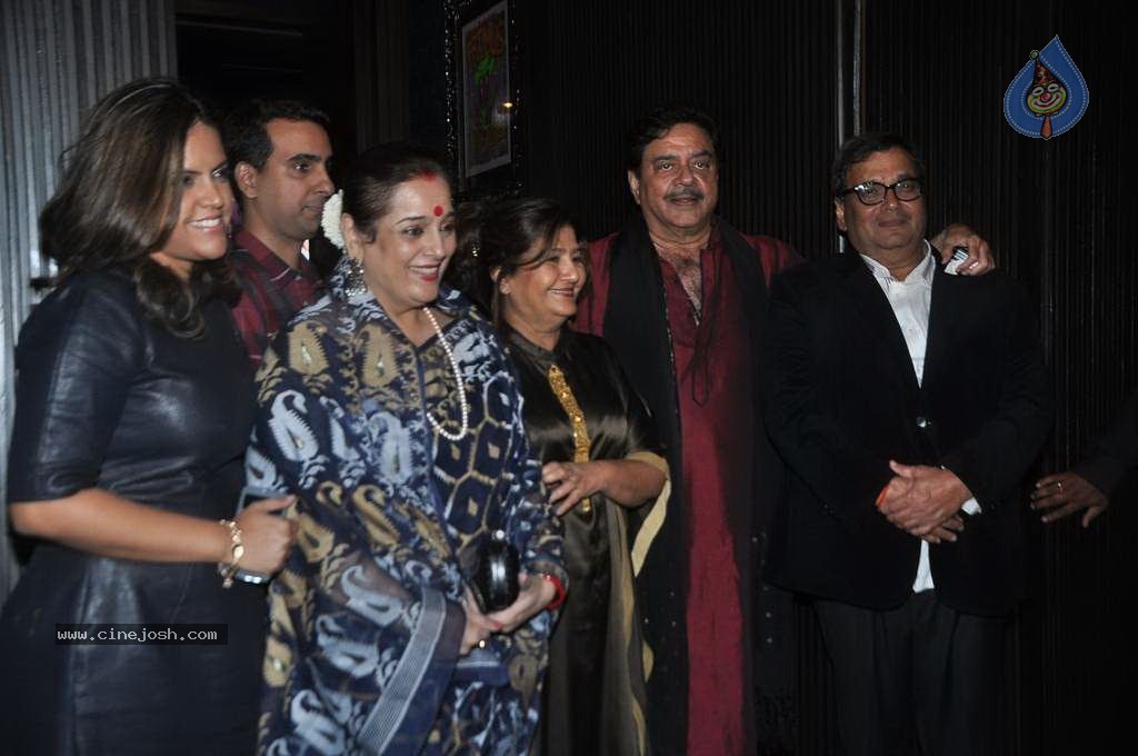 Top Bolly Celebs at Subhash Ghai Party - 130 / 142 photos