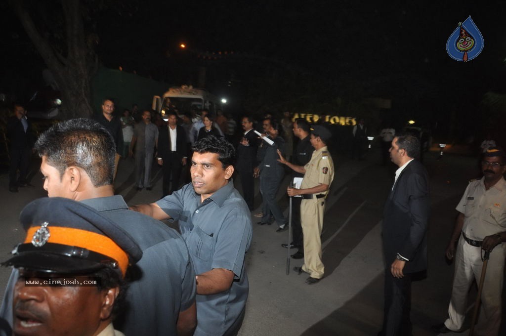 Top Bolly n Cricket Stars at Sachin Tendulkar Party - 44 / 152 photos