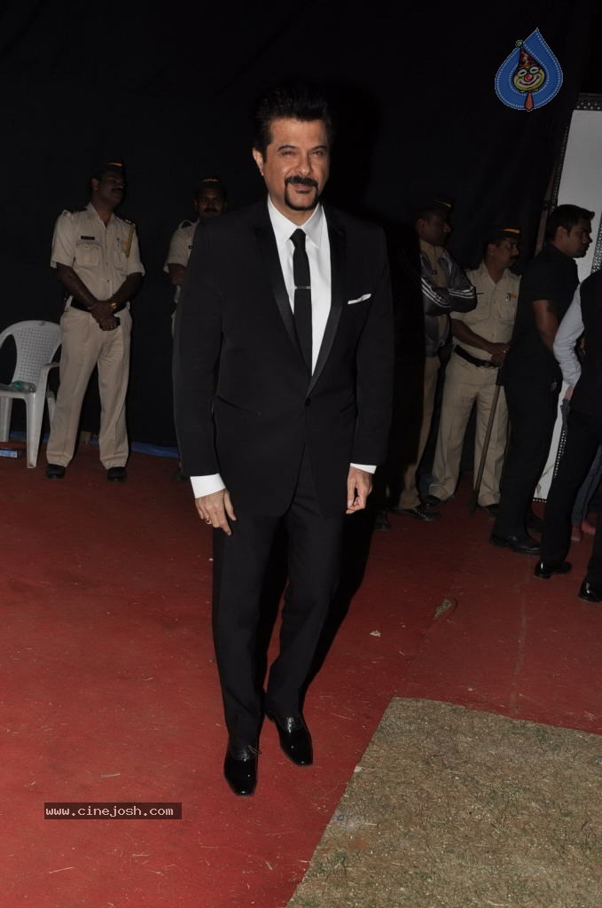 Top Bollywood Celebs at UMANG 2013 - 36 / 38 photos