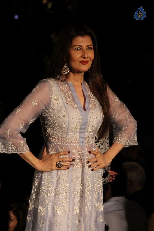 Top Celebrities at 2017 LFW Summer 1 - 31 / 75 photos