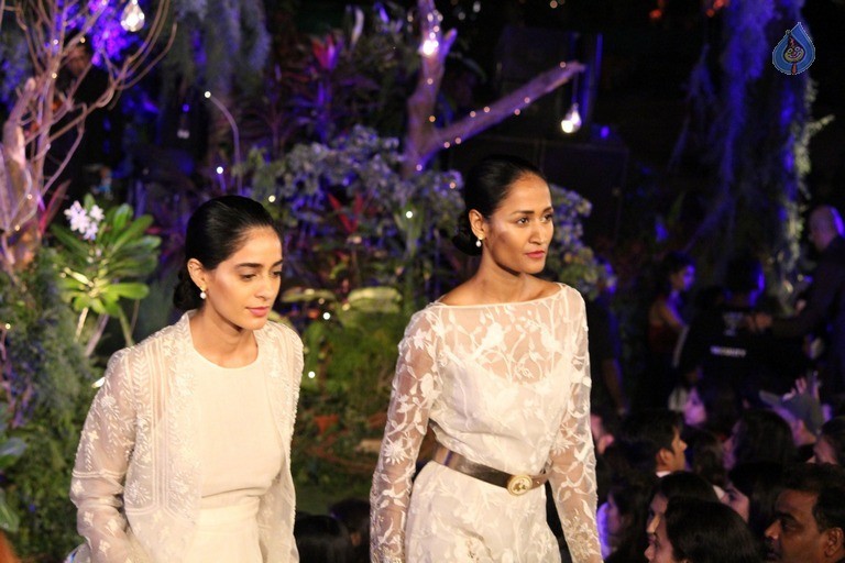 Top Celebrities at 2017 LFW Summer 1 - 51 / 75 photos