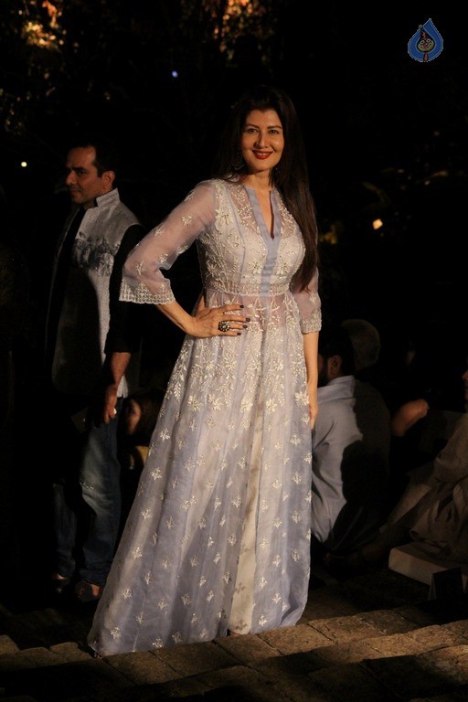 Top Celebrities at 2017 LFW Summer 1 - 65 / 75 photos