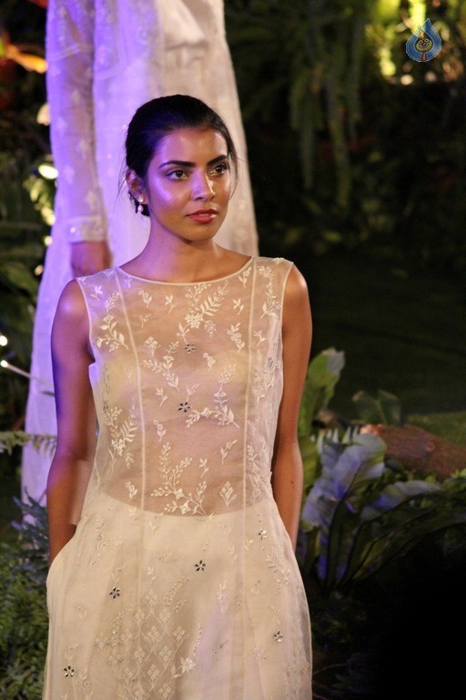 Top Celebrities at 2017 LFW Summer 1 - 67 / 75 photos