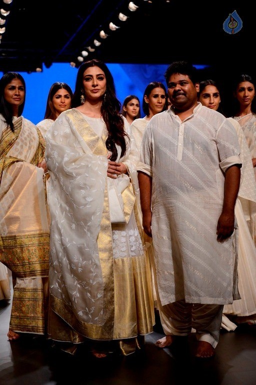 Top Celebrities at 2017 LFW Summer 2 - 22 / 84 photos