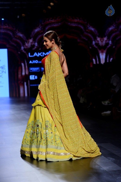 Top Celebrities at 2017 LFW Summer 2 - 23 / 84 photos