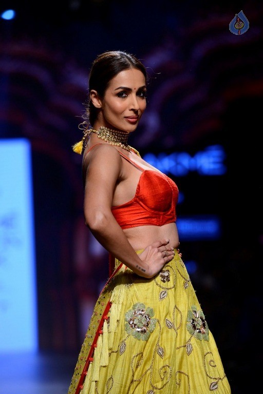 Top Celebrities at 2017 LFW Summer 2 - 31 / 84 photos