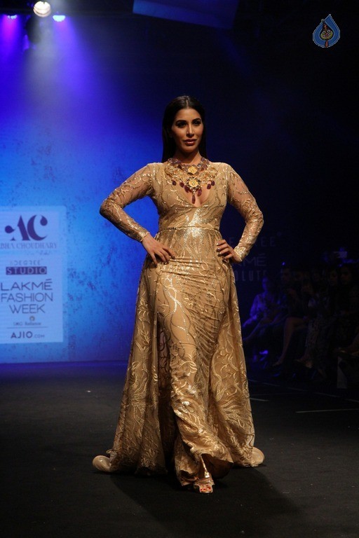 Top Celebrities at 2017 LFW Summer 2 - 38 / 84 photos