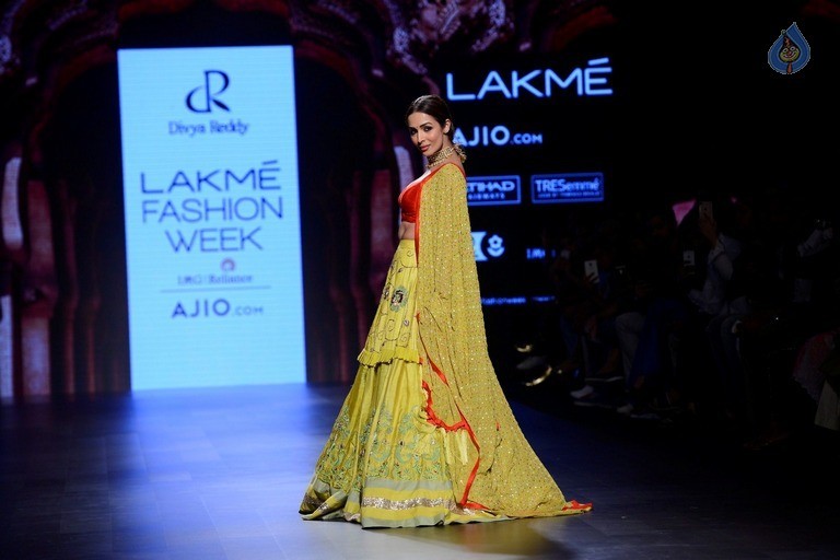 Top Celebrities at 2017 LFW Summer 2 - 40 / 84 photos