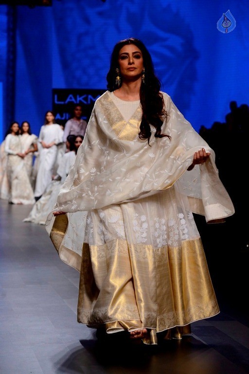 Top Celebrities at 2017 LFW Summer 2 - 41 / 84 photos