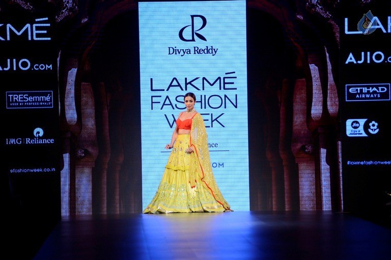 Top Celebrities at 2017 LFW Summer 2 - 42 / 84 photos