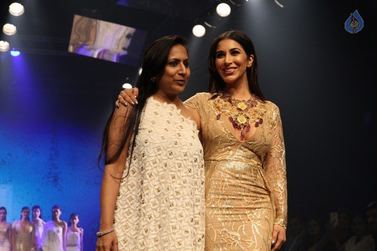 Top Celebrities at 2017 LFW Summer 2 - 50 / 84 photos