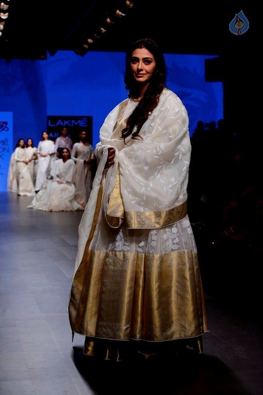 Top Celebrities at 2017 LFW Summer 2 - 52 / 84 photos