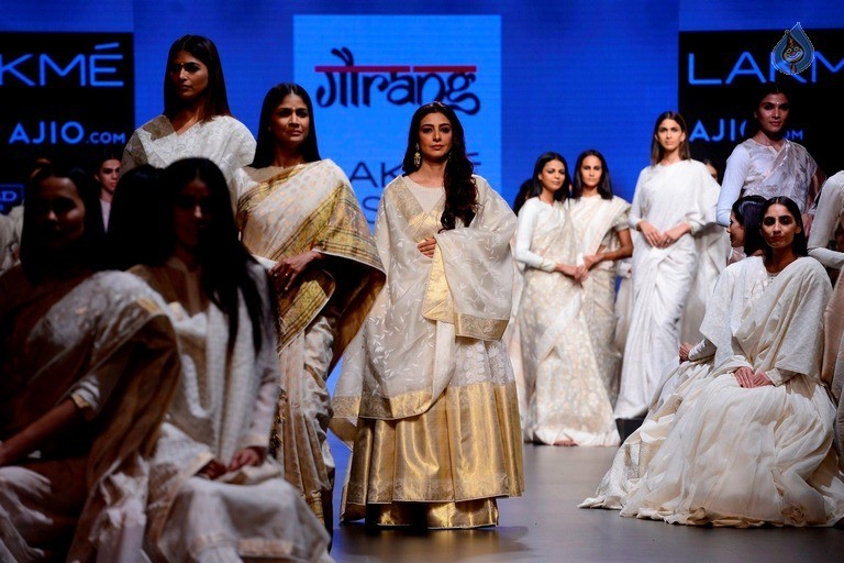 Top Celebrities at 2017 LFW Summer 2 - 55 / 84 photos