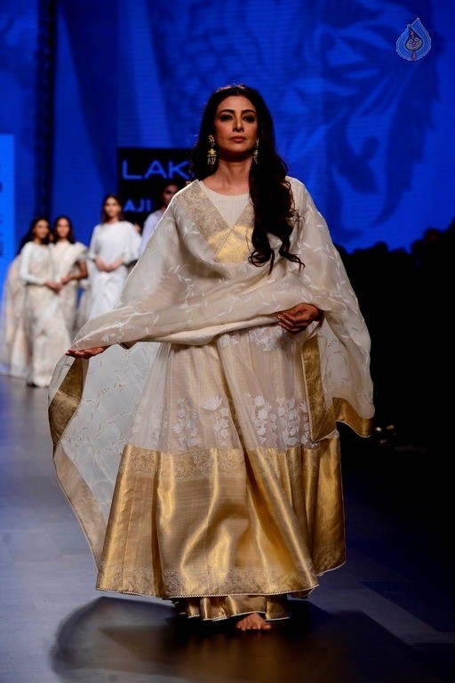 Top Celebrities at 2017 LFW Summer 2 - 56 / 84 photos