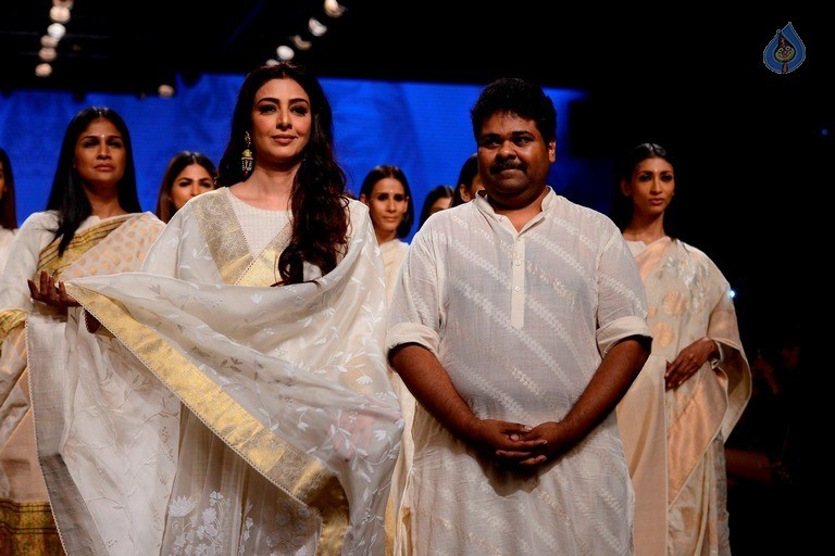 Top Celebrities at 2017 LFW Summer 2 - 59 / 84 photos