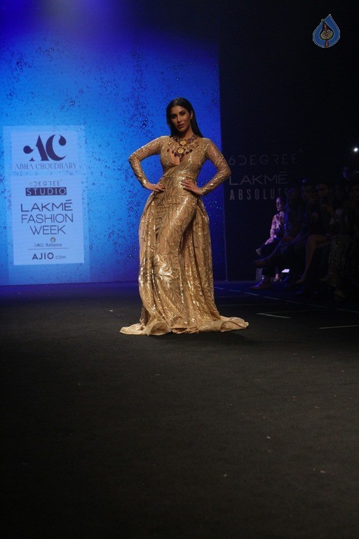 Top Celebrities at 2017 LFW Summer 2 - 67 / 84 photos