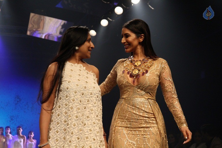 Top Celebrities at 2017 LFW Summer 2 - 72 / 84 photos