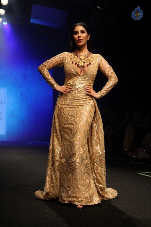 Top Celebrities at 2017 LFW Summer 2 - 82 / 84 photos