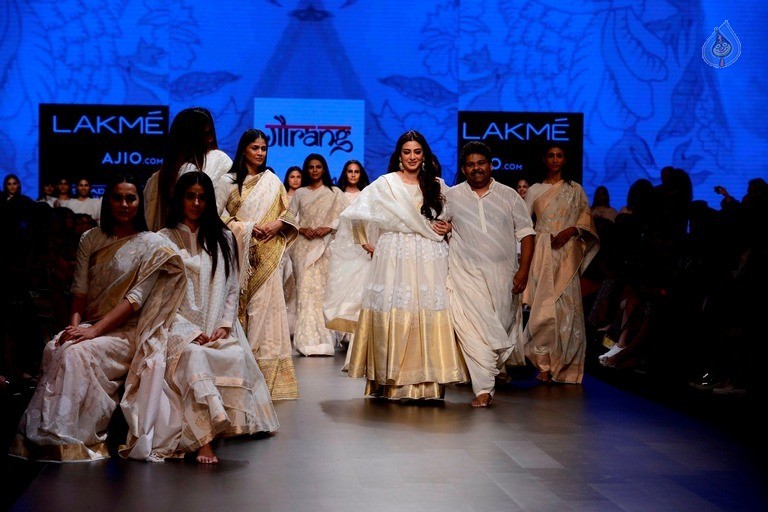 Top Celebrities at 2017 LFW Summer 2 - 83 / 84 photos