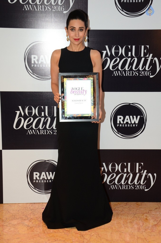 Top Celebrities at Vogue Beauty Awards - 2 / 31 photos