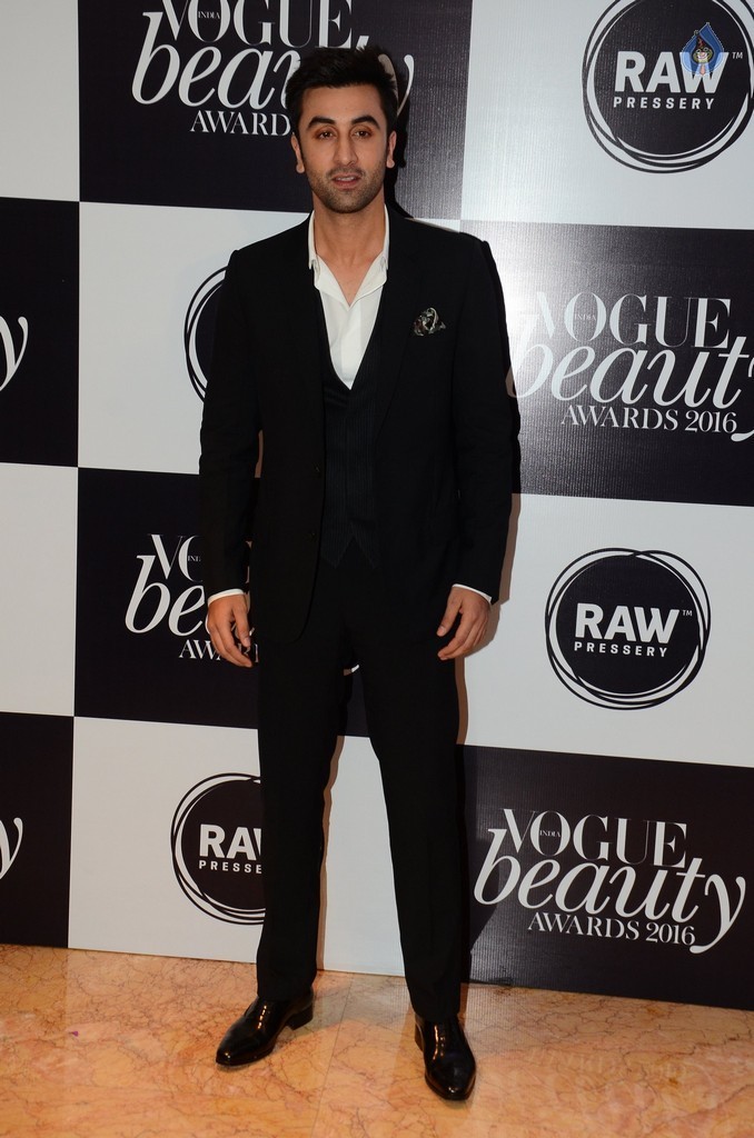 Top Celebrities at Vogue Beauty Awards - 28 / 31 photos