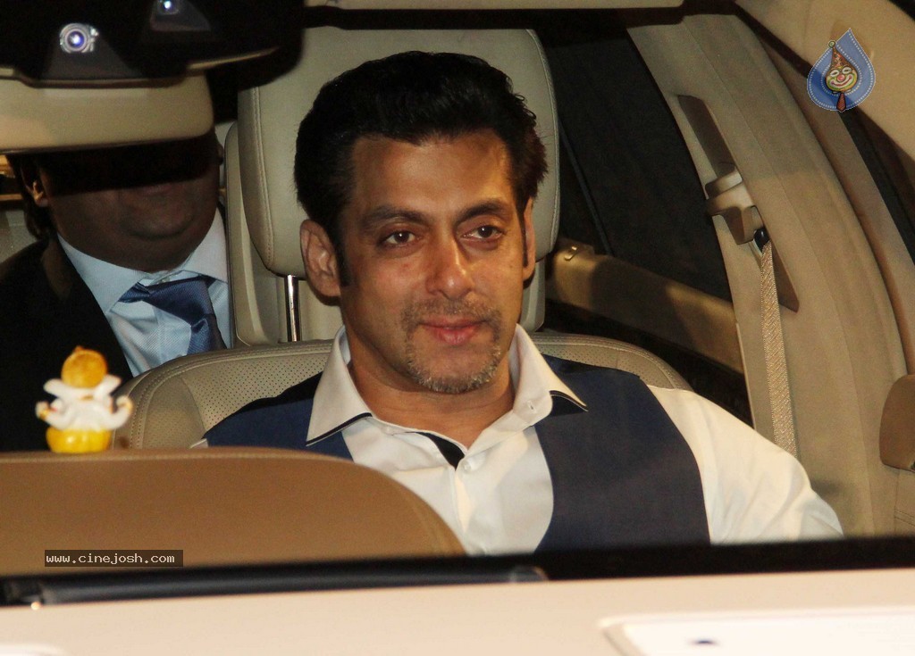 Top Celebs at 59th IDEA Filmfare Awards - 6 / 97 photos