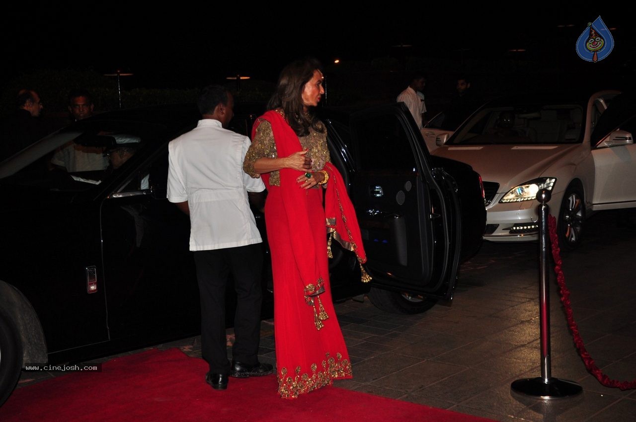 Top Celebs at Arpita Khan Wedding Reception 01 - 184 / 207 photos