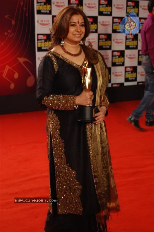 Top Celebs at Radio Mirchi Awards - 98 / 125 photos