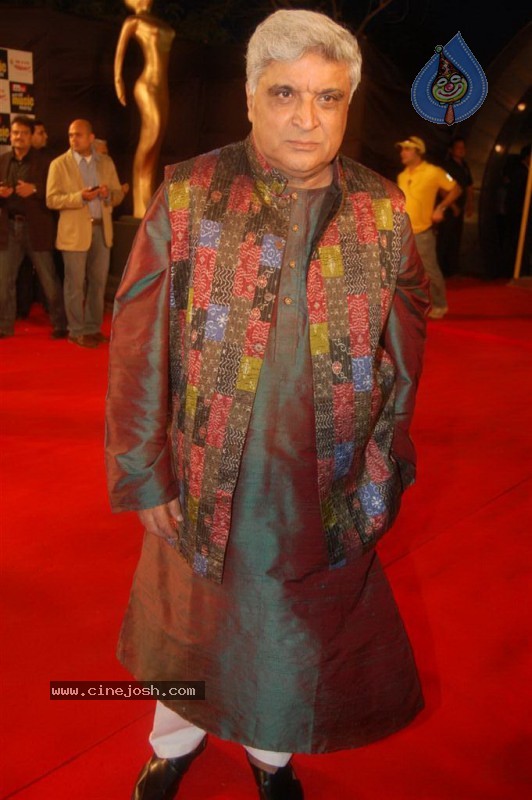 Top Celebs at Radio Mirchi Awards - 103 / 125 photos