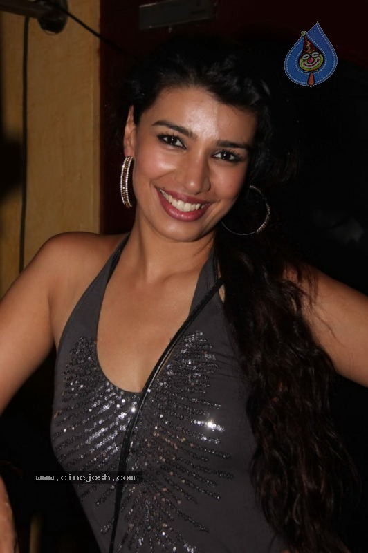 Tribute Party to The King of POP - 26 / 39 photos