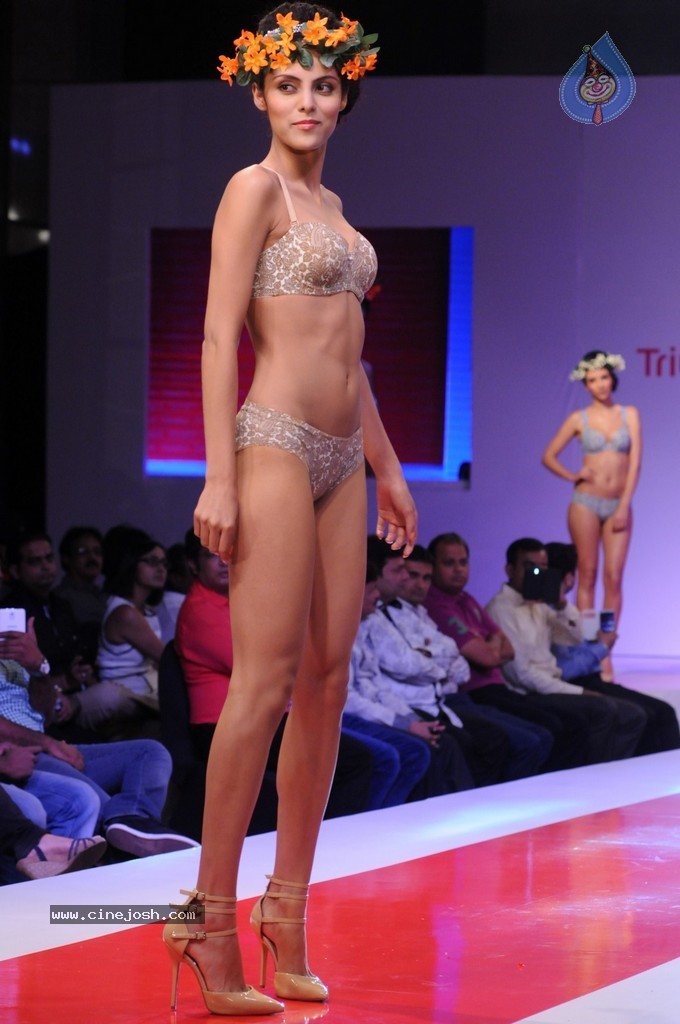Triumph Bikini Fashion Show - 3 / 32 photos