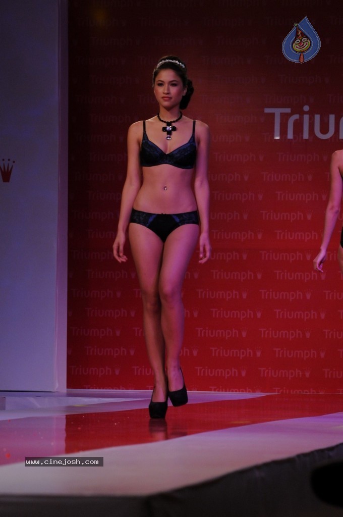 Triumph Bikini Fashion Show - 5 / 32 photos