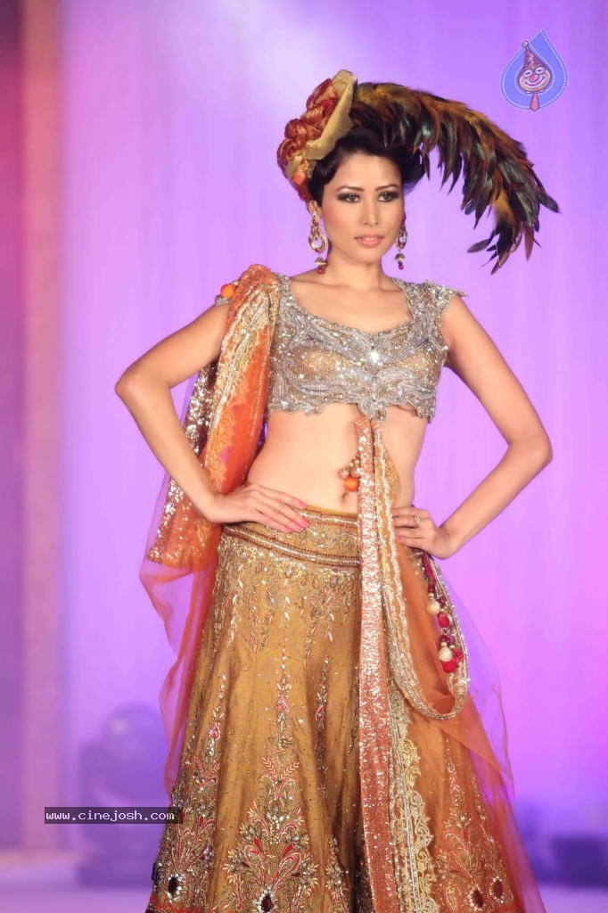 Trrain Retail Awards 2011 Fashion Show - 4 / 51 photos