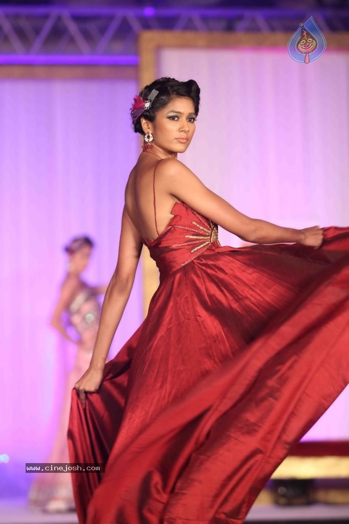 Trrain Retail Awards 2011 Fashion Show - 5 / 51 photos