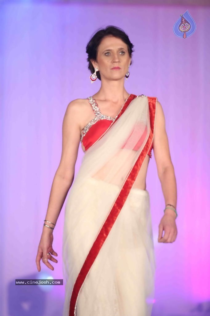 Trrain Retail Awards 2011 Fashion Show - 11 / 51 photos