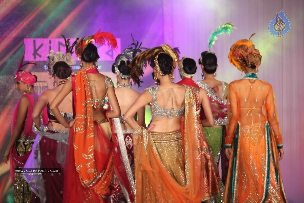 Trrain Retail Awards 2011 Fashion Show - 16 / 51 photos