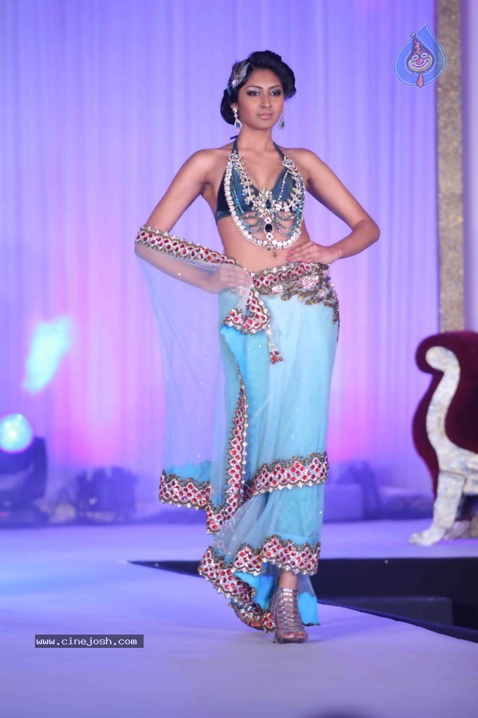 Trrain Retail Awards 2011 Fashion Show - 25 / 51 photos