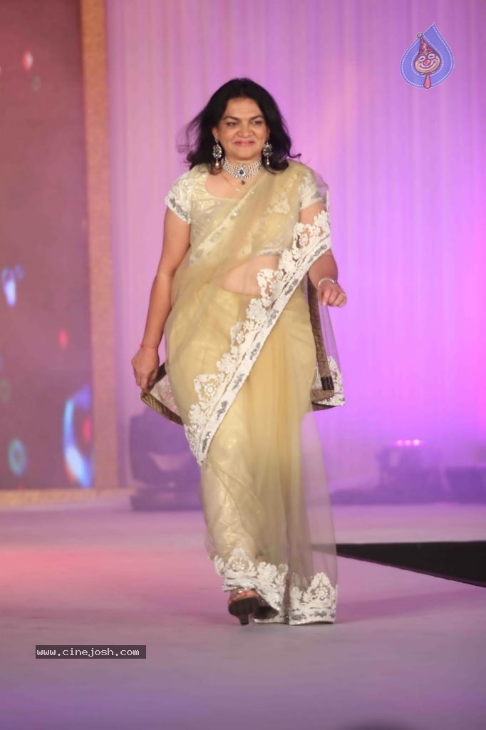 Trrain Retail Awards 2011 Fashion Show - 28 / 51 photos