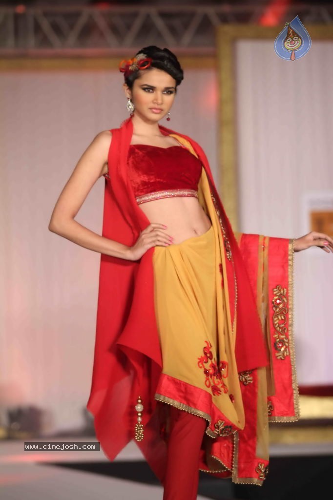 Trrain Retail Awards 2011 Fashion Show - 31 / 51 photos