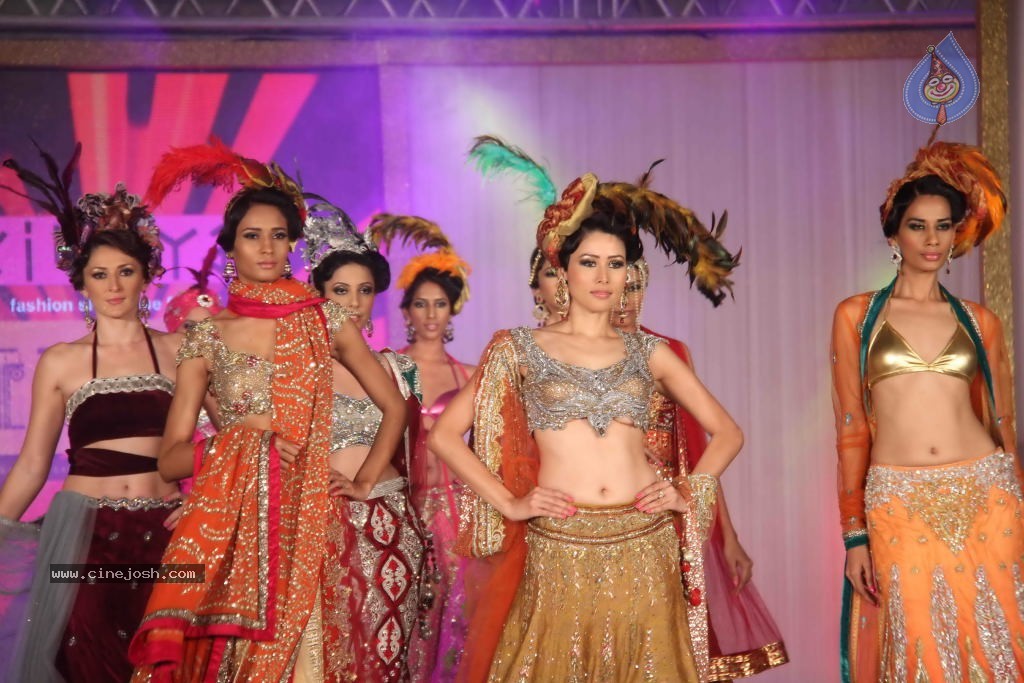 Trrain Retail Awards 2011 Fashion Show - 33 / 51 photos